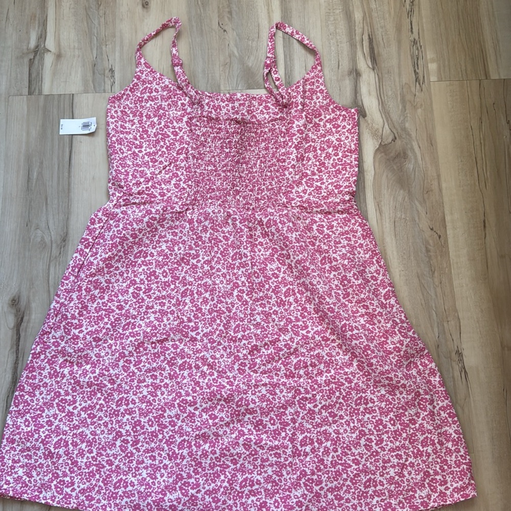 Old Navy Large Pink & White Floral Sleeveless Dress
NWT - Picture 2 of 4